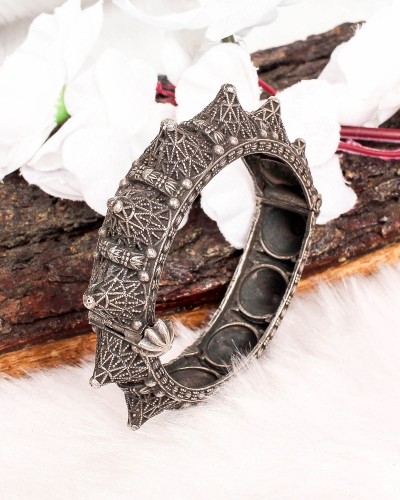 Triangle Spikes Design Silver Look Alike Kada Bracelet Bangle